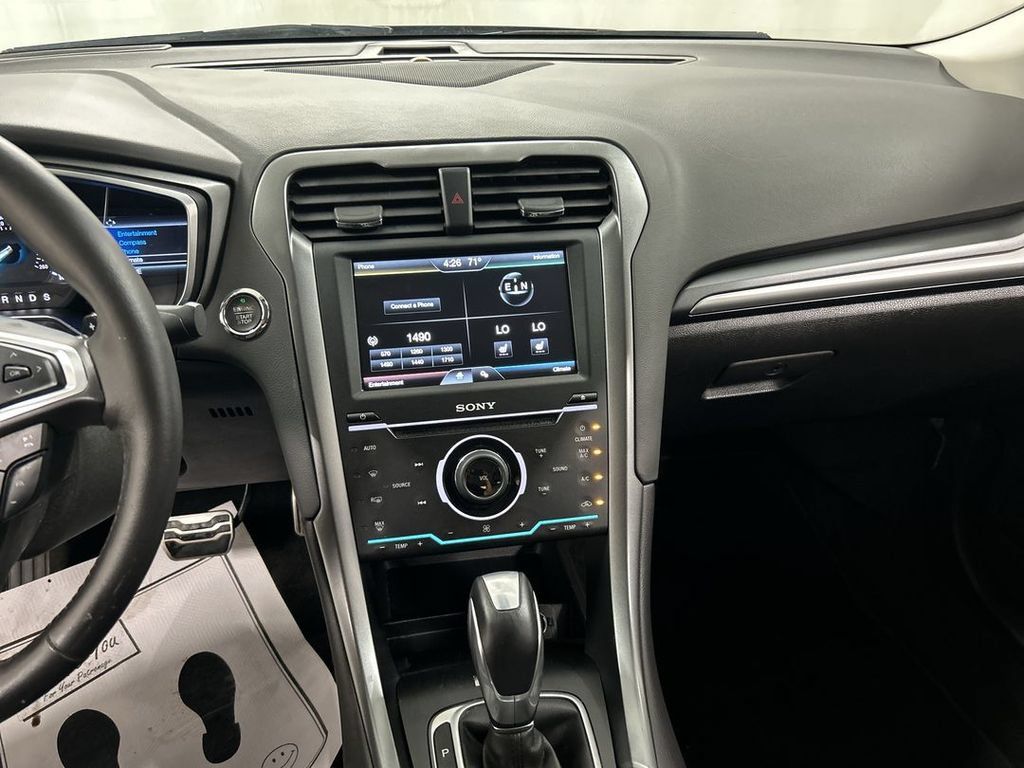 Used 2015 Ford Fusion Titanium AWD/4WD image 18