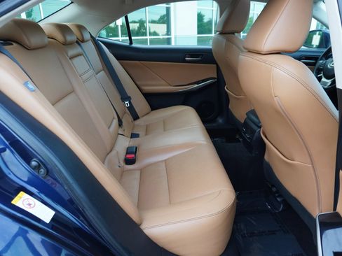 Used 2017 Lexus IS 200t w/ Premium Package RWD image 11