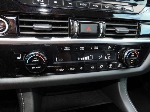 Used 2023 Nissan Pathfinder SL FWD image 20