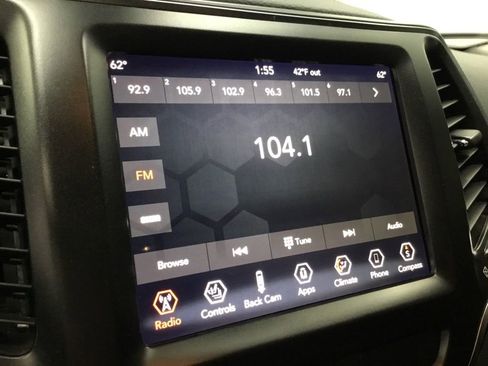 Used 2019 Jeep Cherokee Trailhawk image 23