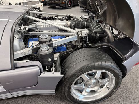 Used 2006 Ford GT RWD image 12