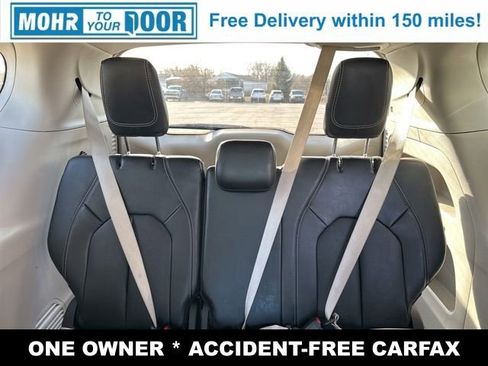 Used 2024 Chrysler Pacifica Touring-L image 31