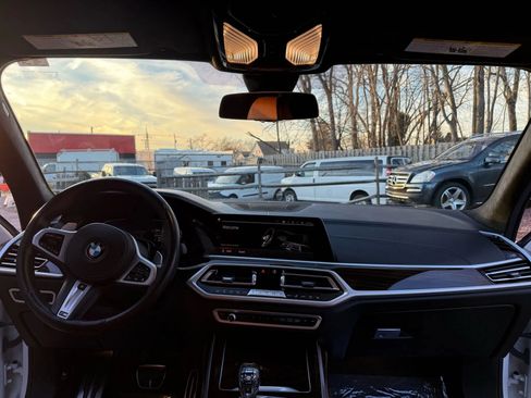 Used 2021 BMW X7 xDrive40i w/ M Sport Package image 9