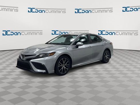 Used 2022 Toyota Camry SE image 4