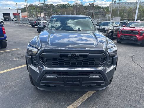 Used 2026 Toyota Tacoma TRD Off-Road w/ TRD Off Road Upgrade Package AWD/4WD image 5