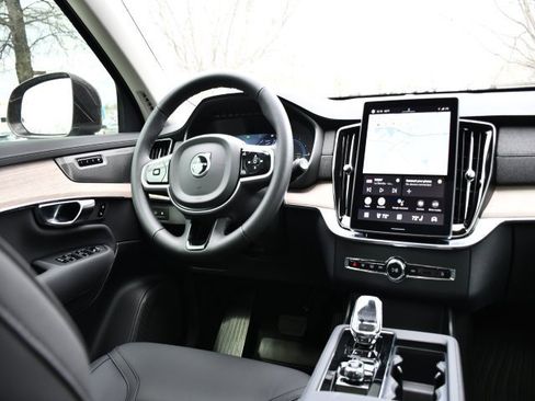 New 2025 Volvo XC90 T8 Plus w/ Protection Package Premier image 19