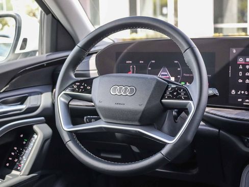 Certified 2025 Audi Q5 Premium w/ Convenience Package AWD/4WD image 17