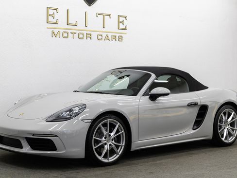 Used 2018 Porsche 718 Boxster image 19