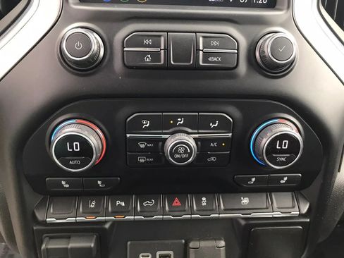 Used 2021 Chevrolet Silverado 2500 LT w/ Convenience Package AWD/4WD image 28
