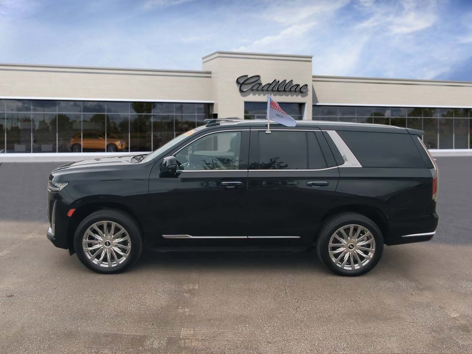 Used 2024 Cadillac Escalade Premium Luxury AWD/4WD image 5