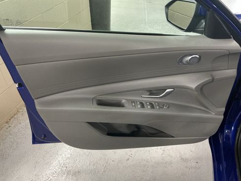 Certified 2023 Hyundai Elantra SE FWD image 19