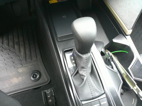 Used 2025 Toyota Camry LE image 27