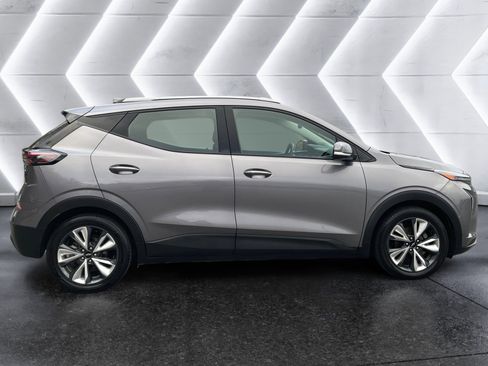 Used 2023 Chevrolet Bolt EUV LT w/ Convenience Package image 7