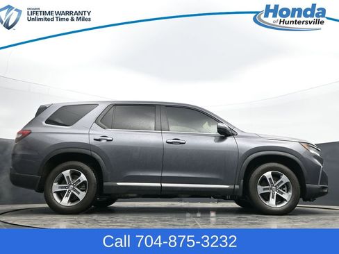 Used 2025 Honda Pilot EX-L image 46