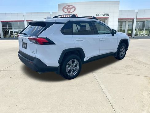 Used 2024 Toyota RAV4 LE AWD/4WD image 5