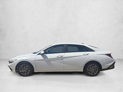 Used 2024 Hyundai Elantra SEL image 9