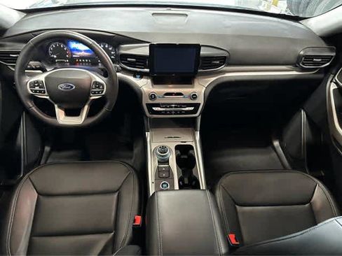 Used 2023 Ford Explorer XLT w/ Equipment Group 202A image 11