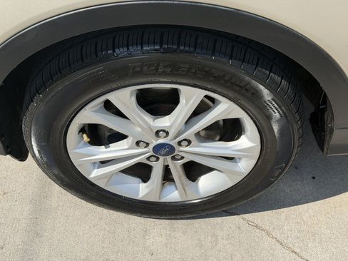 Used 2017 Ford Escape SE FWD image 14
