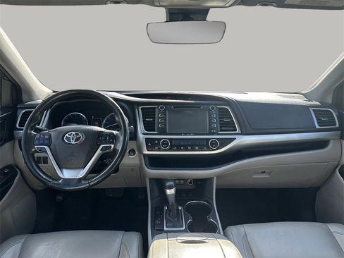 Used 2018 Toyota Highlander XLE image 21