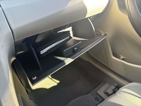 Used 2010 Ford Taurus SEL FWD image 27