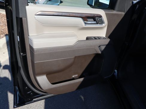 Used 2025 GMC Sierra 1500 SLT AWD/4WD image 17