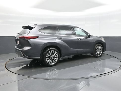 Certified 2021 Toyota Highlander Platinum AWD/4WD image 7