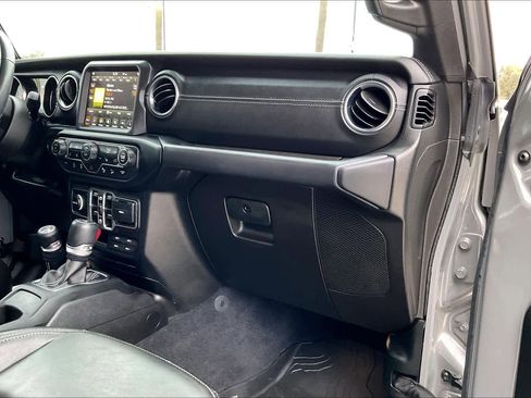 Used 2019 Jeep Wrangler Unlimited Sahara image 18