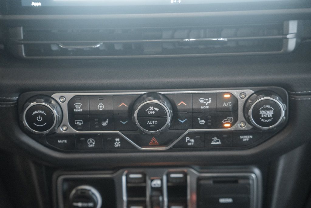 Used 2024 Jeep Wrangler Unlimited Rubicon AWD/4WD image 23