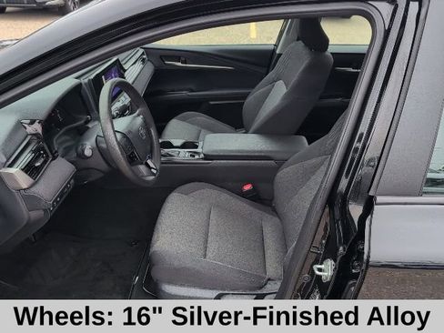 Used 2025 Toyota Camry LE FWD image 12