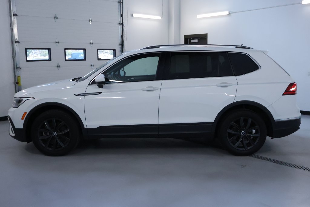 Used 2024 Volkswagen Tiguan SE w/ Panoramic Sunroof Package AWD/4WD image 5