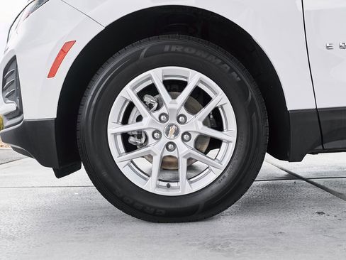 Used 2024 Chevrolet Equinox LS image 3