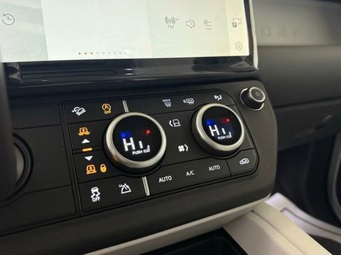 New 2026 Land Rover Defender 110 X-Dynamic SE image 34