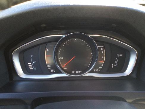 Used 2017 Volvo V60 T5 Cross Country w/ Climate Package image 9