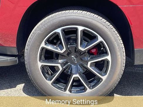 Used 2025 Chevrolet Suburban RST AWD/4WD image 13