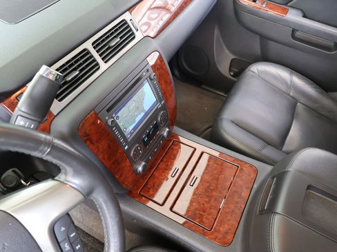 Used 2012 Chevrolet Suburban LTZ RWD image 43