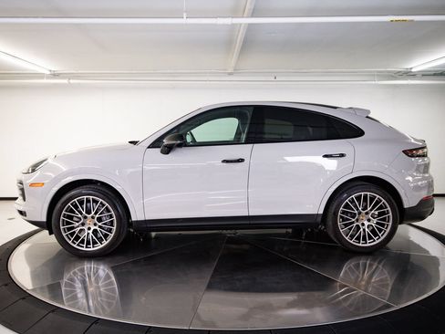 Certified 2023 Porsche Cayenne Platinum Edition AWD/4WD image 2