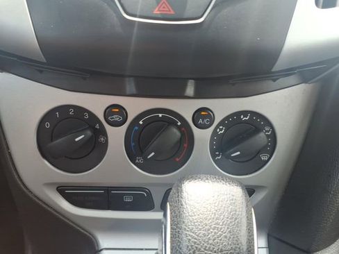 Used 2014 Ford Focus SE FWD image 18
