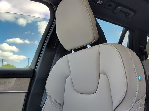 New 2026 Volvo XC90 B6 Core image 21