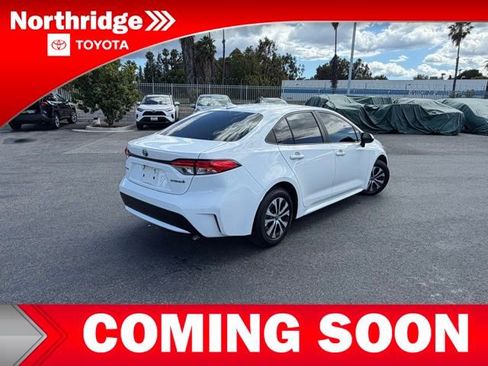 Used 2022 Toyota Corolla LE image 4