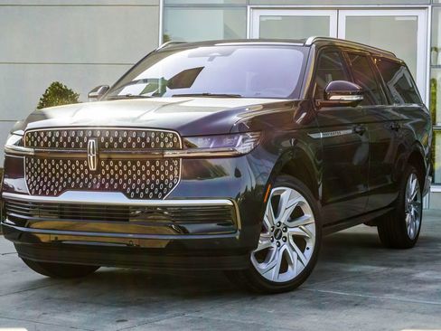 Used 2025 Lincoln Navigator L Reserve AWD/4WD image 1