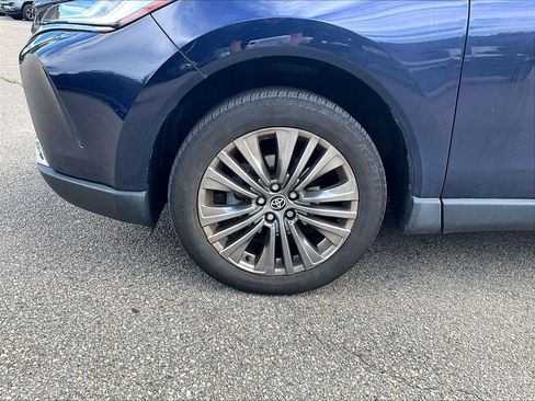 Used 2023 Toyota Venza Limited AWD/4WD image 7