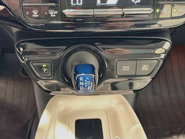 Certified 2017 Toyota Prius Four FWD image 15