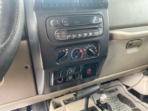 Used 2005 Jeep Wrangler Unlimited AWD/4WD image 30
