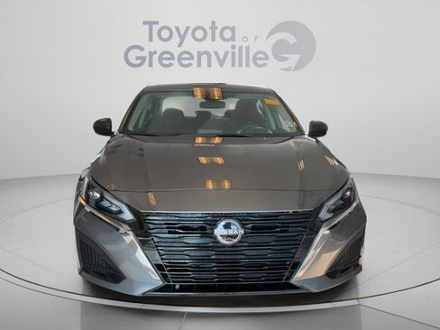 Used 2025 Nissan Altima 2.5 SV FWD image 9