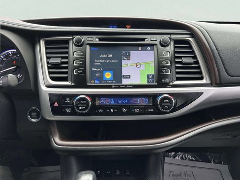 Used 2017 Toyota Highlander XLE image 23