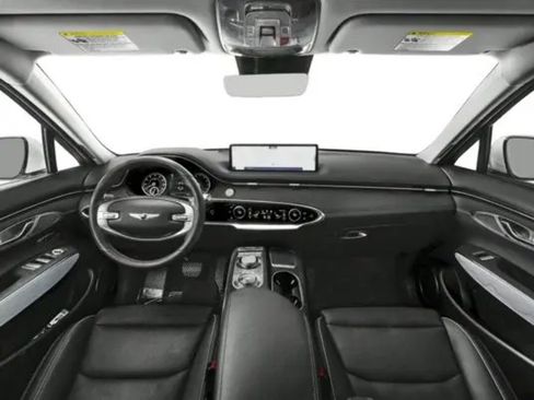 Used 2025 Genesis GV70 2.5T image 3