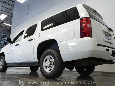 Used 2013 Chevrolet Suburban 2500 AWD/4WD image 26