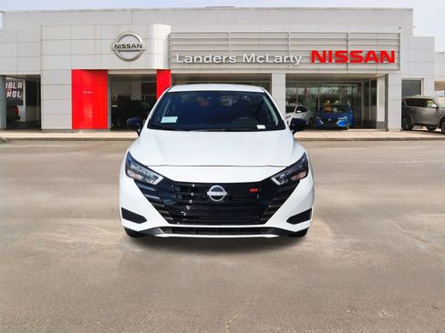 New 2025 Nissan Versa SR w/ Trunk Package image 8