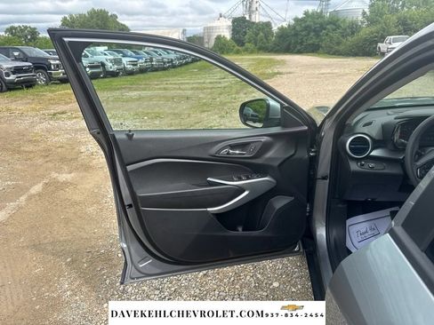 Used 2025 Chevrolet Trax LS w/ LS Convenience Package FWD image 18