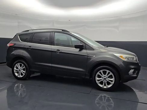 Used 2017 Ford Escape SE w/ SE Leather Comfort Package AWD/4WD image 2